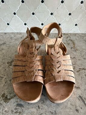 BareTraps Cork-Textured Tan Strappy Heart Accent Sandals